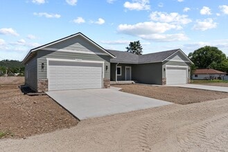 13805 E Rich Ave in Spokane Valley, WA - Foto de edificio - Building Photo