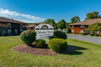 Chicopee Mews in Camillus, NY - Foto de edificio - Building Photo