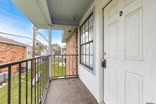 1066 Manson Dr, Unit Apt D in Baton Rouge, LA - Building Photo