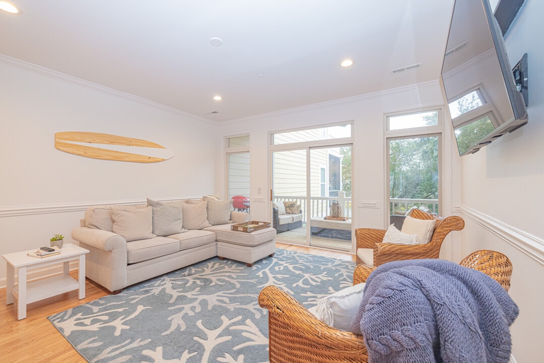 81 Sandbar Ln, Unit A in Folly Beach, SC - Foto de edificio