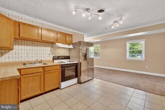 6013 Neilwood Dr in Rockville, MD - Building Photo - Building Photo