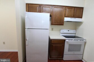 5017-5017 Ravens Crest Dr in Plainsboro, NJ - Building Photo - Building Photo