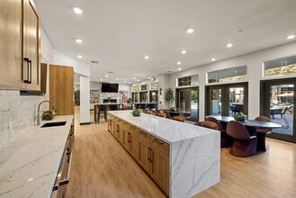 Carmel Creek in San Diego, CA - Foto de edificio - Building Photo