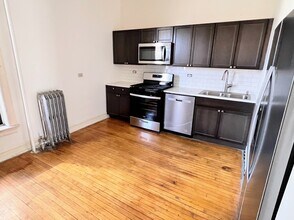 3212 W Altgeld St in Chicago, IL - Building Photo - Building Photo