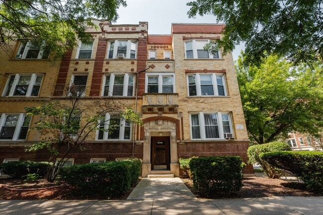 property at 4356 N Winchester Ave