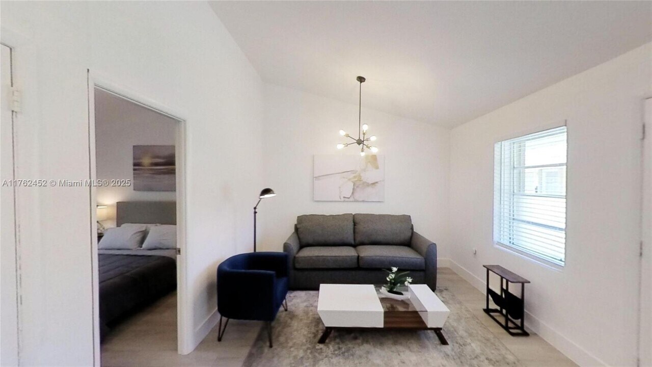 840 SW 7th St in Miami, FL - Building Photo