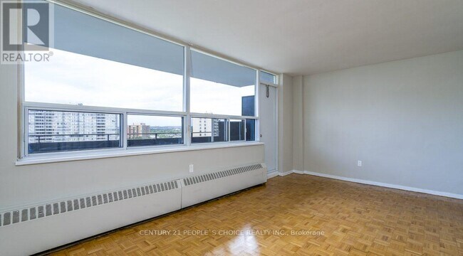 6161 Bathurst St in Toronto, ON - Building Photo - Building Photo