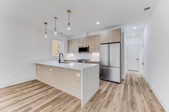 5921 S Calumet Ave in Chicago, IL - Building Photo - Building Photo