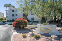 Plaza Del Lago in Fountain Hills, AZ - Foto de edificio - Building Photo