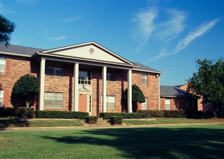 Camelot Manor in Memphis, TN - Foto de edificio - Building Photo