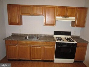 4049 N 8th St in Philadelphia, PA - Foto de edificio - Building Photo