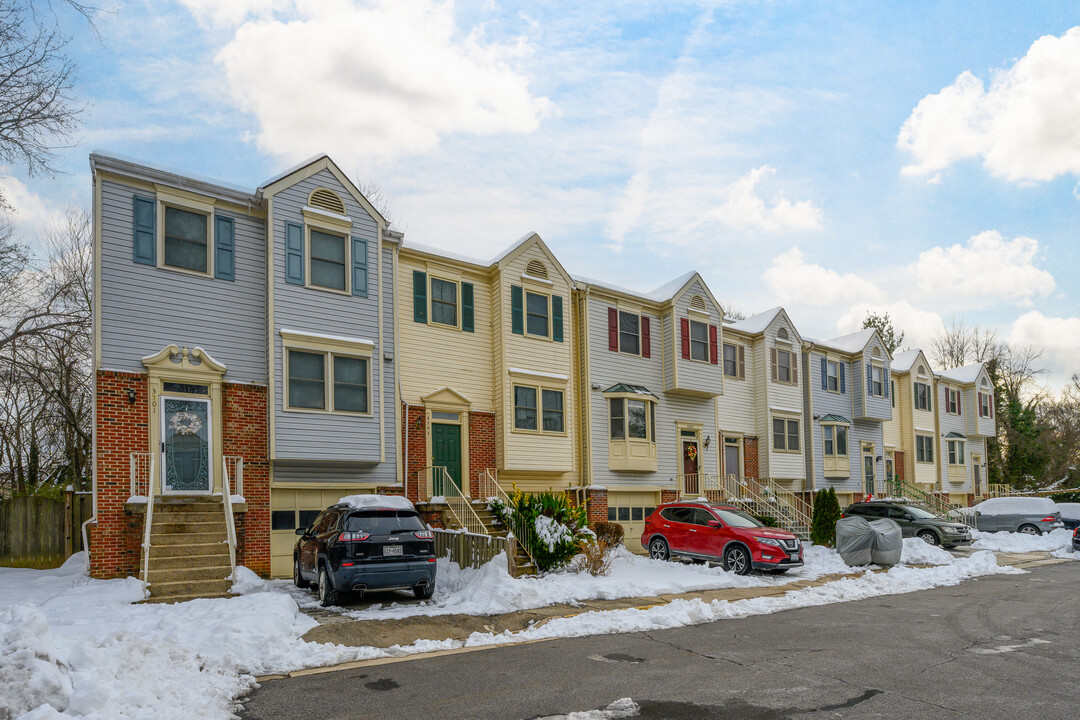 3700 Roxbury Ln in Alexandria, VA - Building Photo