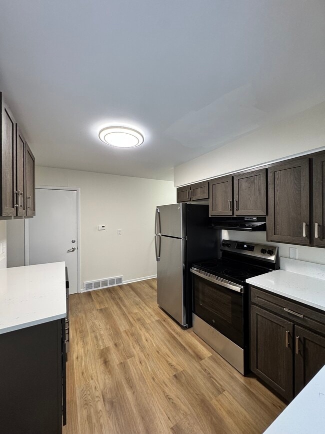 2025 Burton Ave in Waterloo, IA - Building Photo - Building Photo