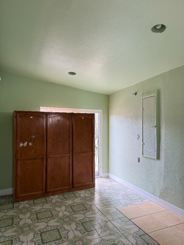 213 W 118th Pl-Unit -B in Los Angeles, CA - Foto de edificio - Building Photo