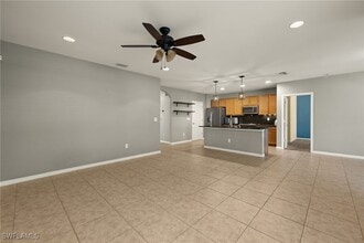 7765 Mikasa Dr in Punta Gorda, FL - Foto de edificio - Building Photo