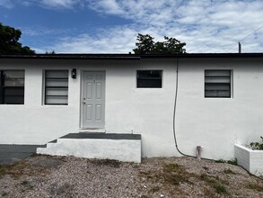 1197 W 35th St in West Palm Beach, FL - Building Photo - Building Photo