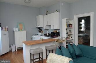 2124 Spruce St in Philadelphia, PA - Building Photo - Building Photo