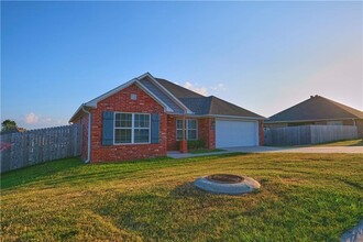 2113 Ridge St in Gentry, AR - Building Photo - Building Photo