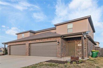 402 Barbet Dr in Centerton, AR - Building Photo - Building Photo