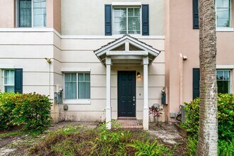 536 NW 39th Cir in Boca Raton, FL - Building Photo - Building Photo