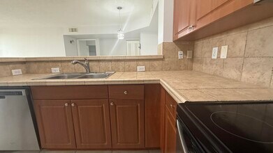 1755 Village Blvd in West Palm Beach, FL - Foto de edificio - Building Photo