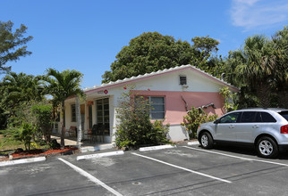 2057 NE 9th Ave in Wilton Manors, FL - Building Photo - Building Photo