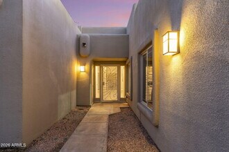 8841 E Meadow Hill Dr in Scottsdale, AZ - Building Photo - Building Photo