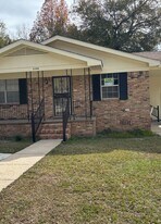2359 Crestwood Cir in Mobile, AL - Building Photo