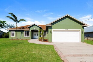 3889 SW Wycoff St in Port St. Lucie, FL - Building Photo