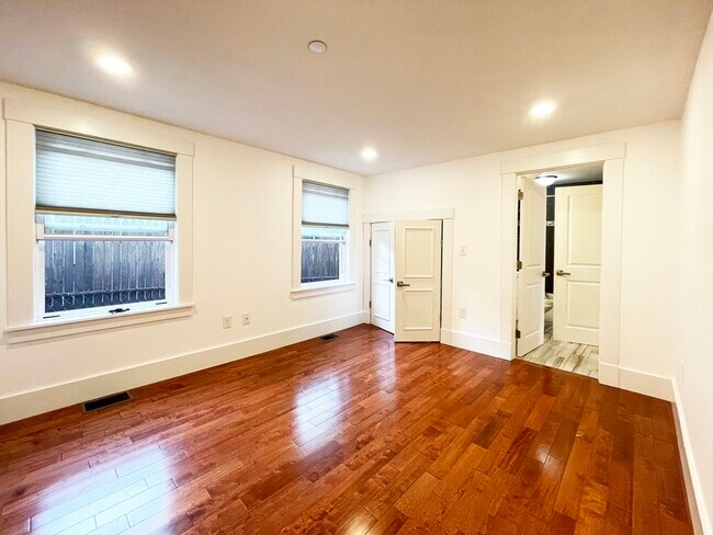 2 Auburn Ave, Unit 2 in Somerville, MA - Building Photo - Building Photo