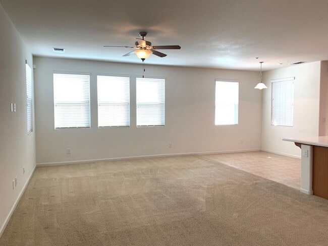 5325 Elderdown Way in Sacramento, CA - Building Photo - Building Photo