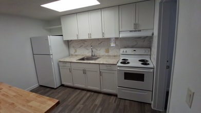 33305 Ryan Dr in Leesburg, FL - Foto de edificio - Building Photo