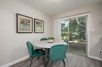 Chelsea Place in Lithonia, GA - Foto de edificio - Interior Photo
