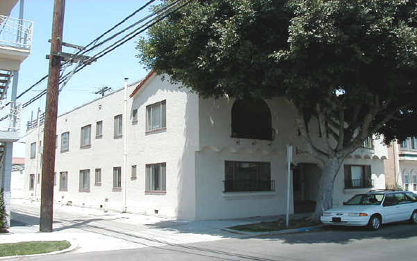 19 Granada Ave in Long Beach, CA - Building Photo