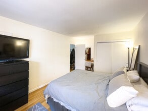 594 Centre St, Unit 8 in Boston, MA - Foto de edificio - Building Photo