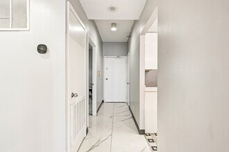 7700 Seawall Blvd, Unit 702 in Galveston, TX - Building Photo - Building Photo