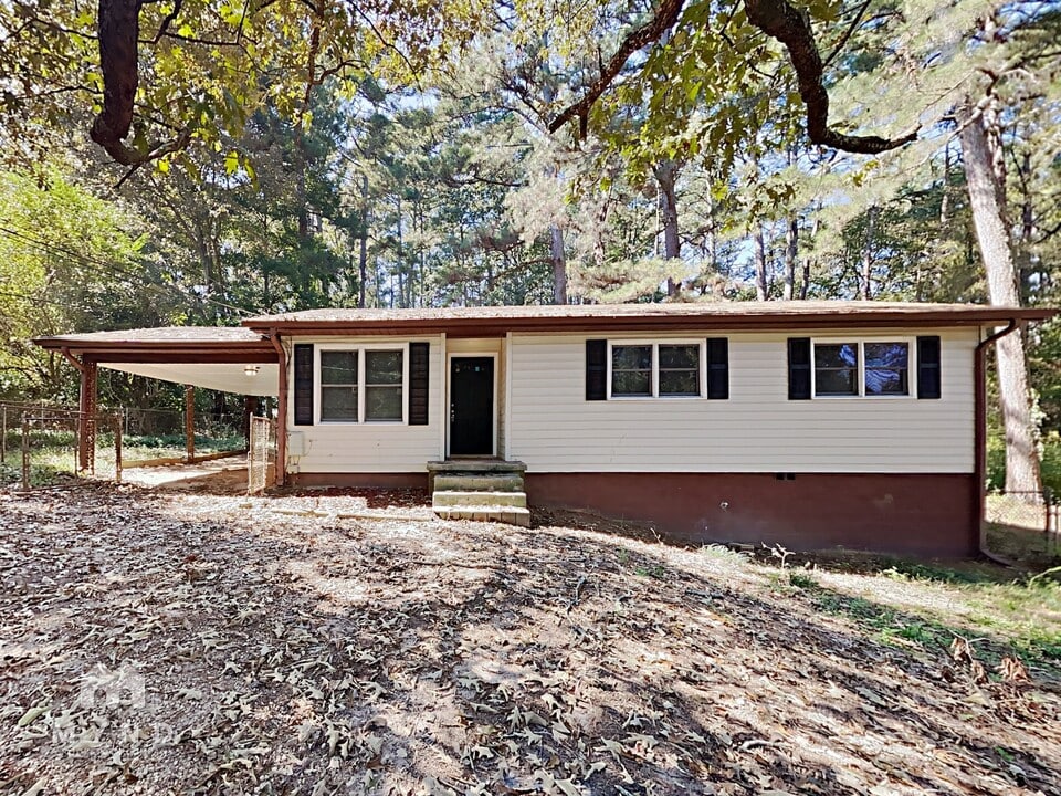 425 Stephenson Rd in Stone Mountain, GA - Building Photo