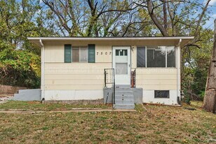 7507 Blanding Dr in Ferguson, MO - Building Photo
