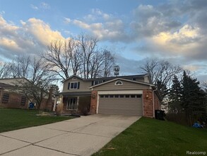 3123 Rolling Green Cir S in Rochester Hills, MI - Building Photo - Building Photo