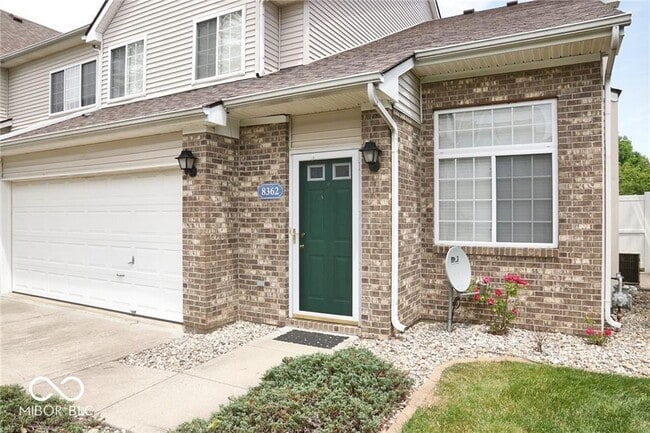 8362 Enclave Blvd in Fishers, IN - Foto de edificio - Building Photo