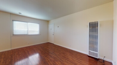 590 Ralston Ave, Unit 2 in Belmont, CA - Foto de edificio - Building Photo