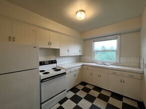 5217 E Burnside St in Portland, OR - Building Photo - Building Photo