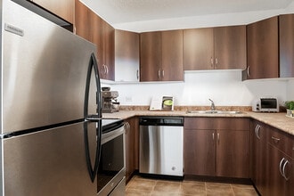Hillsboro House in Winnipeg, MB - Building Photo - Building Photo