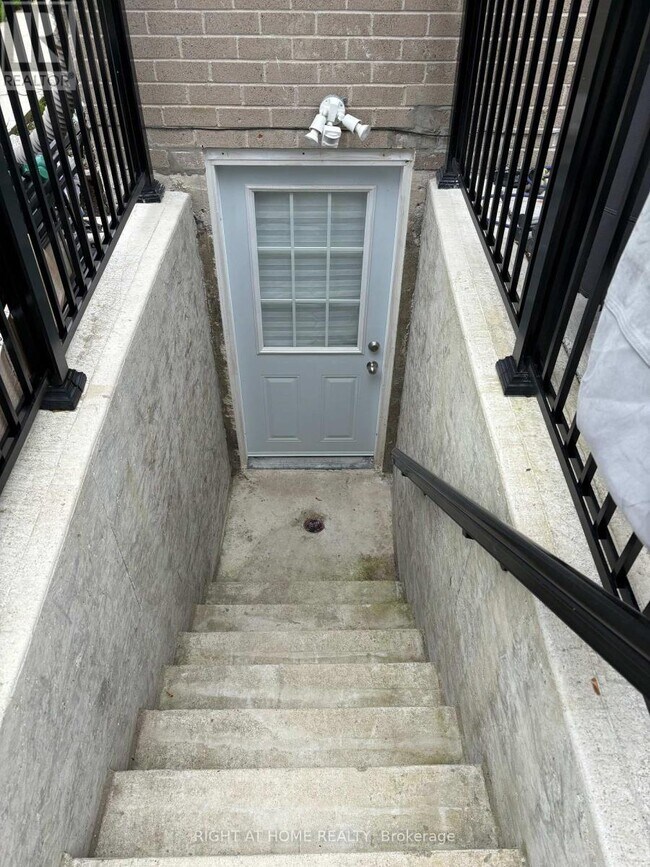 property at 17 Hollis Ct