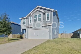 5611 Littoral Rd in Mont Belvieu, TX - Foto de edificio - Building Photo
