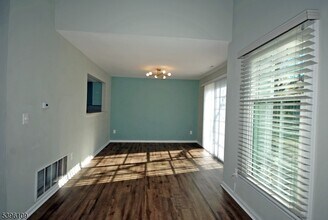 374 Burdock Ct in Three Bridges, NJ - Building Photo - Building Photo