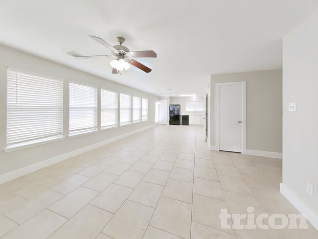 17023 Morning Star Ave in Crosby, TX - Foto de edificio - Building Photo