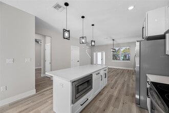 6910 Dartmouth Ave N in St. Petersburg, FL - Building Photo - Building Photo