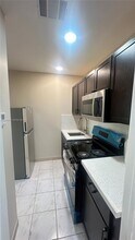 990 E 2nd St in Hialeah, FL - Building Photo - Building Photo