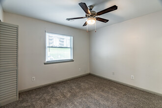 300 Hickory in Antioch, TN - Foto de edificio - Building Photo